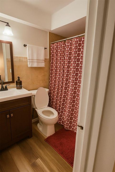 В аренду: $4,000 (4 спален, 2 ванн, 1623 Квадратных фут)