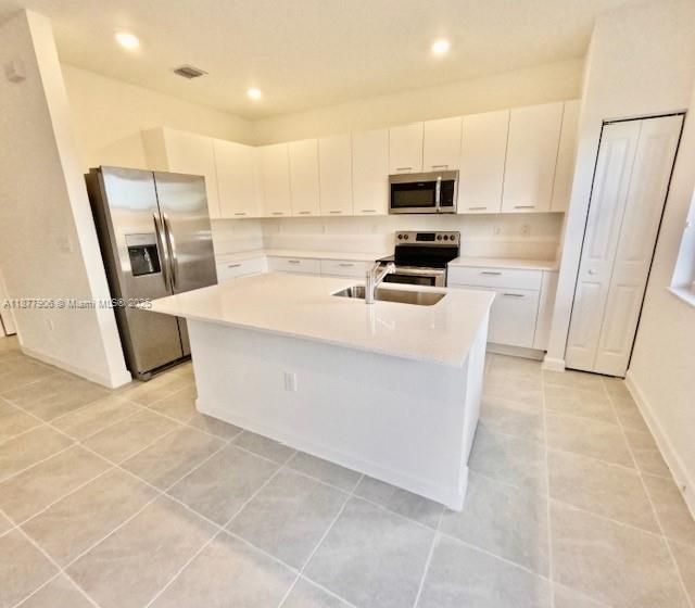 На продажу: $650,000 (3 спален, 2 ванн, 1827 Квадратных фут)