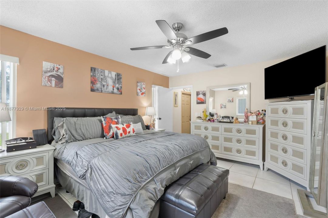 Недавно продано: $650,000 (4 спален, 2 ванн, 1857 Квадратных фут)