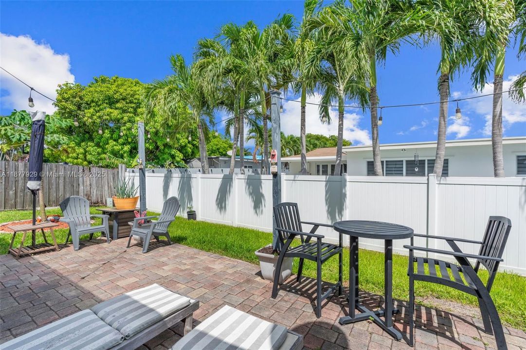 Недавно продано: $650,000 (4 спален, 2 ванн, 1857 Квадратных фут)