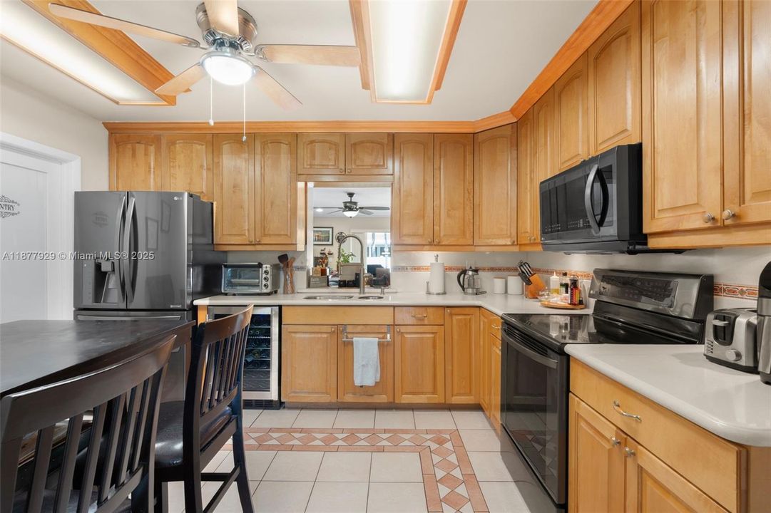 Недавно продано: $650,000 (4 спален, 2 ванн, 1857 Квадратных фут)