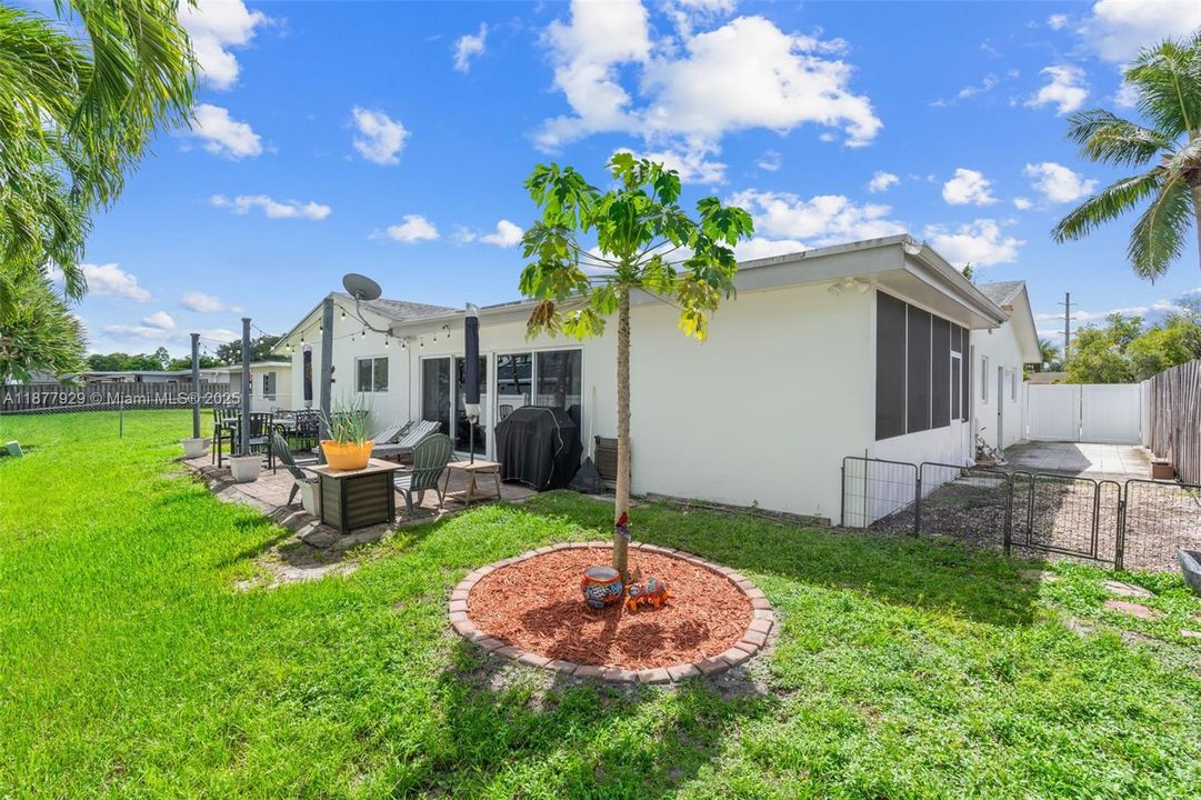 Недавно продано: $650,000 (4 спален, 2 ванн, 1857 Квадратных фут)