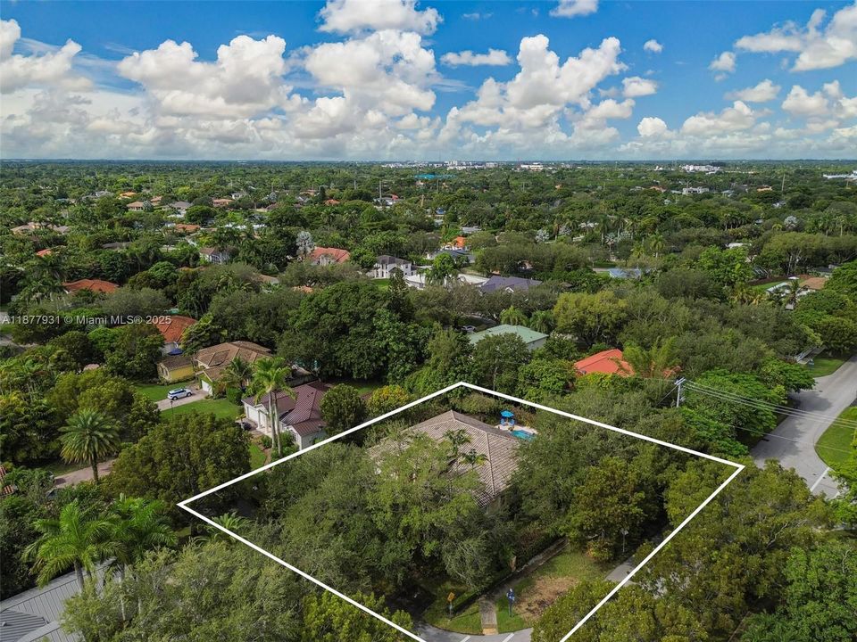 Activo con contrato: $1,424,000 (5 camas, 3 baños, 3267 Pies cuadrados)