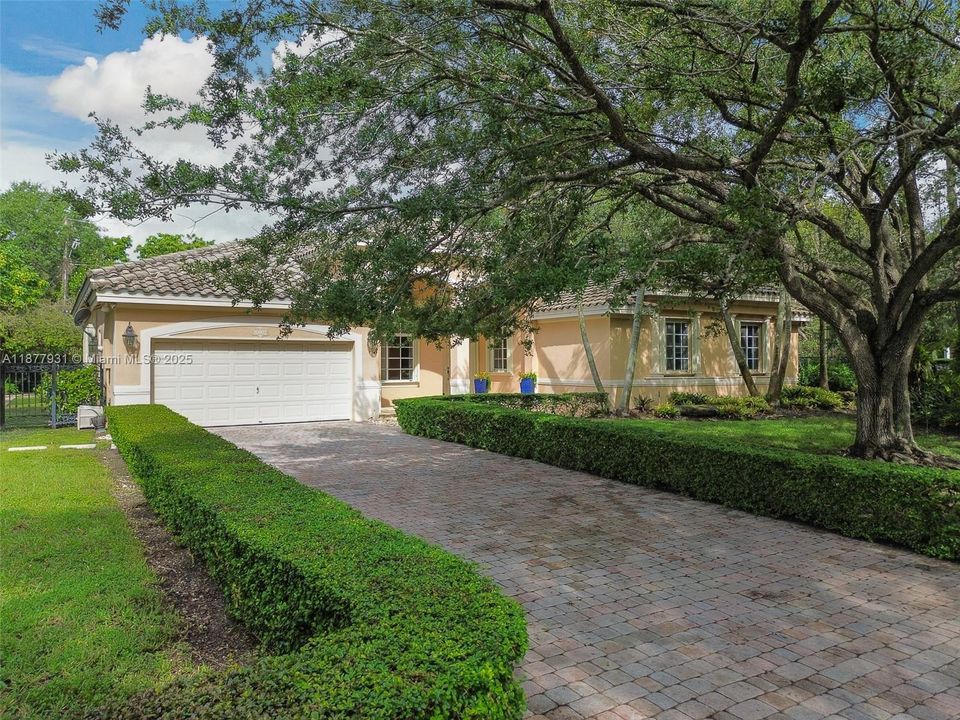 Activo con contrato: $1,424,000 (5 camas, 3 baños, 3267 Pies cuadrados)