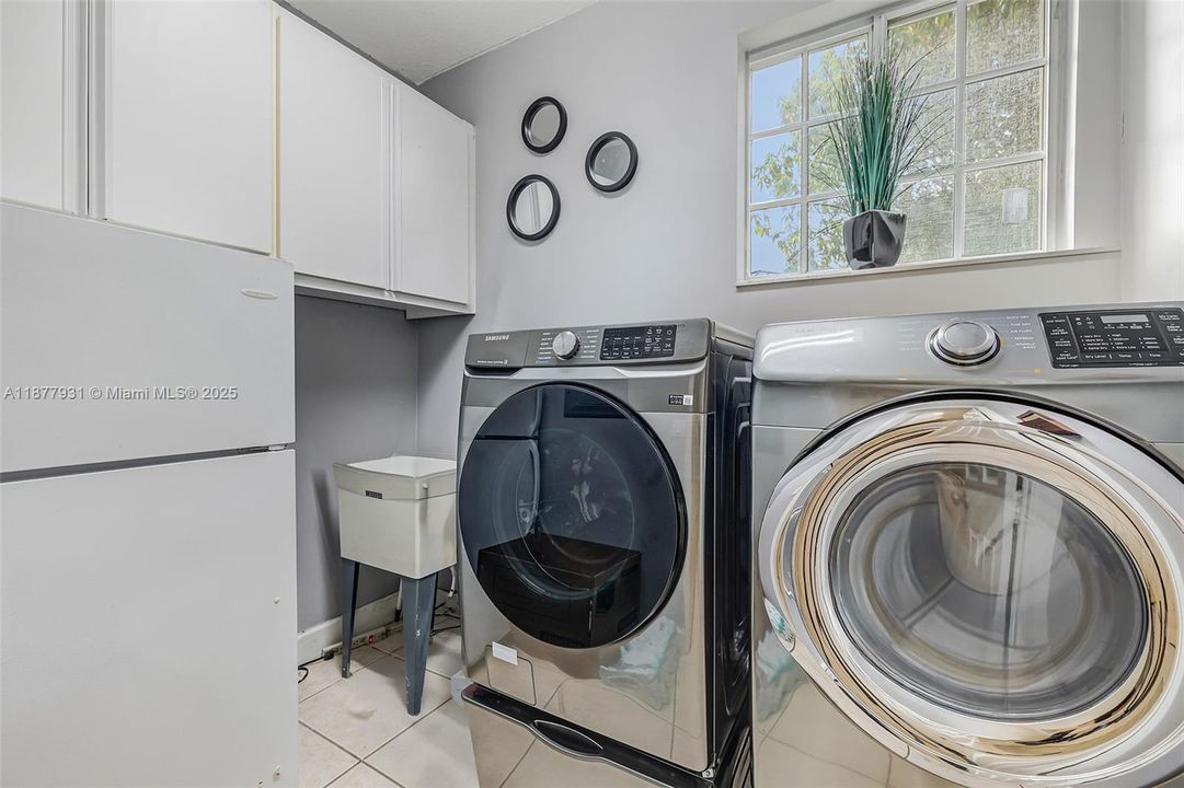 Activo con contrato: $1,424,000 (5 camas, 3 baños, 3267 Pies cuadrados)