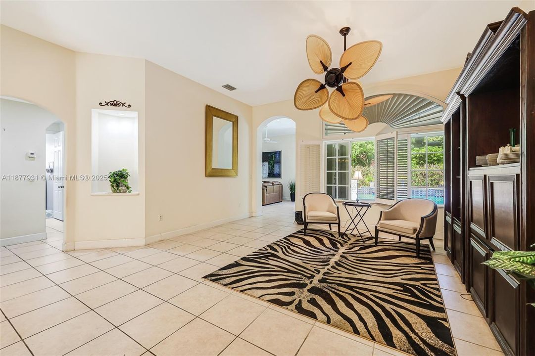 Activo con contrato: $1,424,000 (5 camas, 3 baños, 3267 Pies cuadrados)