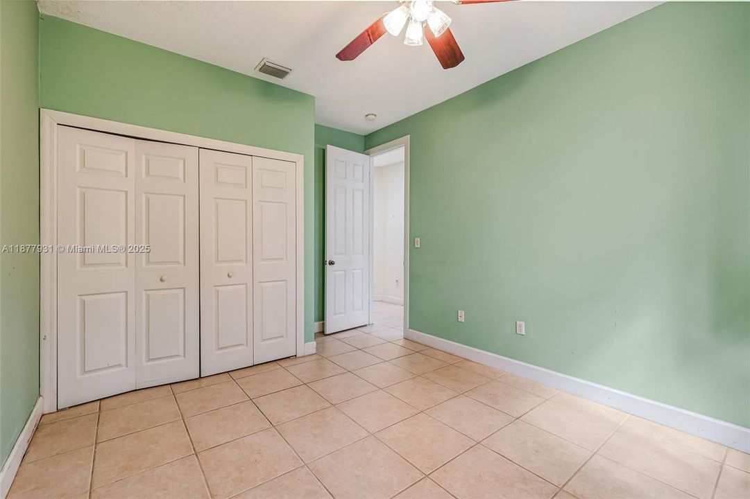 Activo con contrato: $1,424,000 (5 camas, 3 baños, 3267 Pies cuadrados)