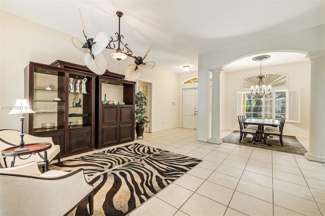 Activo con contrato: $1,424,000 (5 camas, 3 baños, 3267 Pies cuadrados)