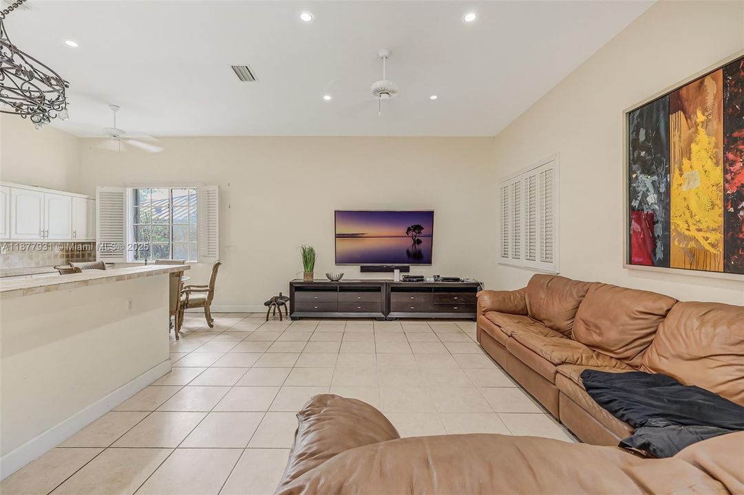 Activo con contrato: $1,424,000 (5 camas, 3 baños, 3267 Pies cuadrados)