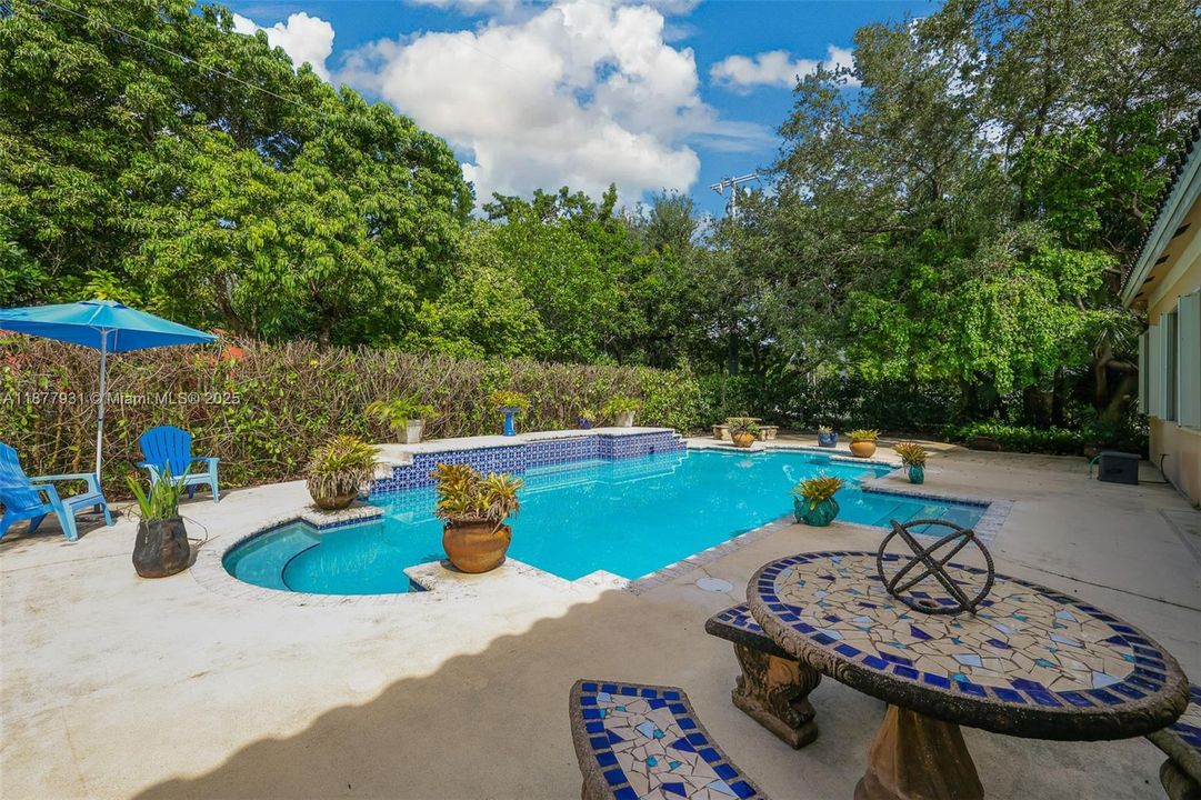 Activo con contrato: $1,424,000 (5 camas, 3 baños, 3267 Pies cuadrados)