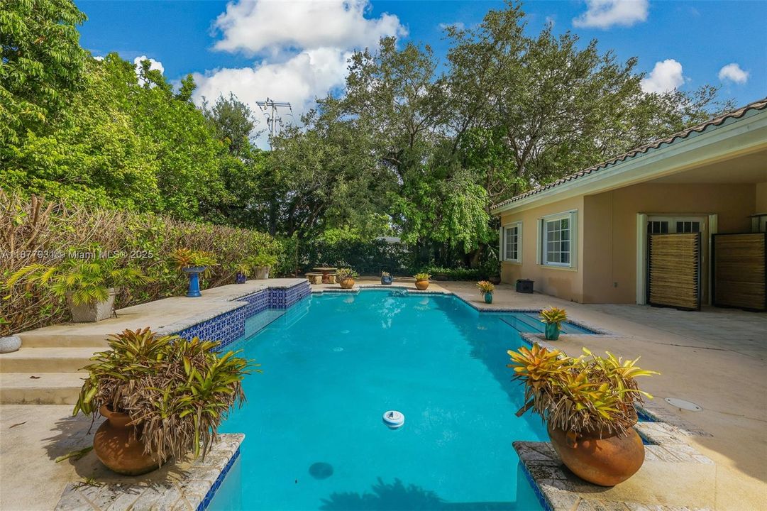 Activo con contrato: $1,424,000 (5 camas, 3 baños, 3267 Pies cuadrados)