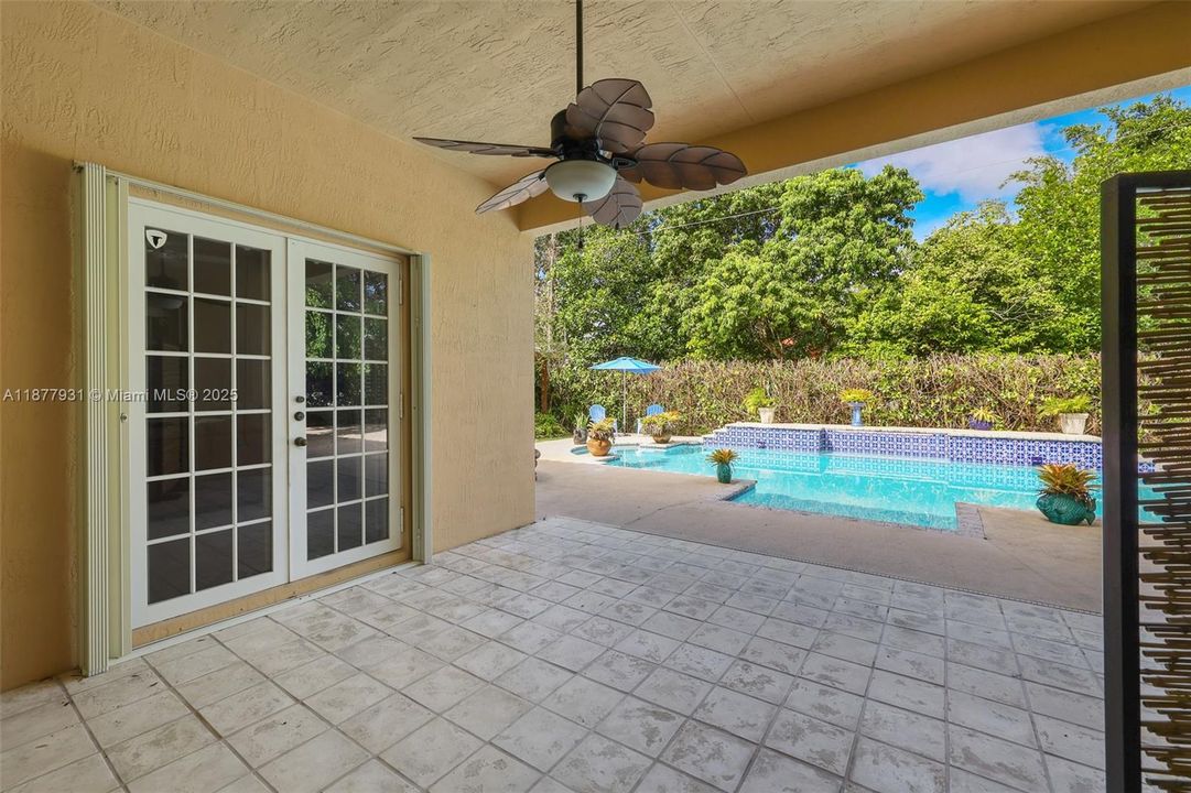 Activo con contrato: $1,424,000 (5 camas, 3 baños, 3267 Pies cuadrados)