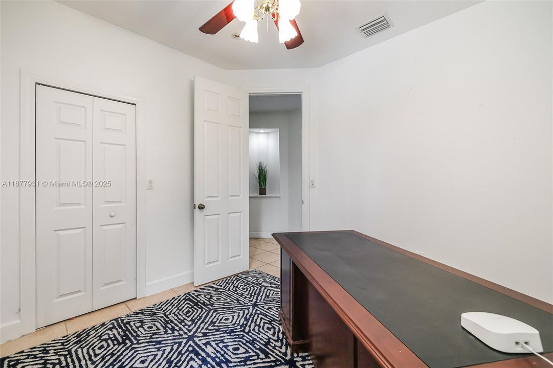 Activo con contrato: $1,424,000 (5 camas, 3 baños, 3267 Pies cuadrados)