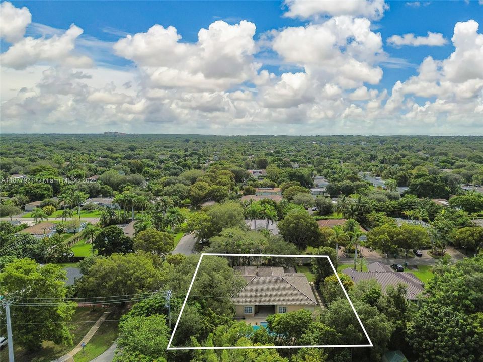 Activo con contrato: $1,424,000 (5 camas, 3 baños, 3267 Pies cuadrados)