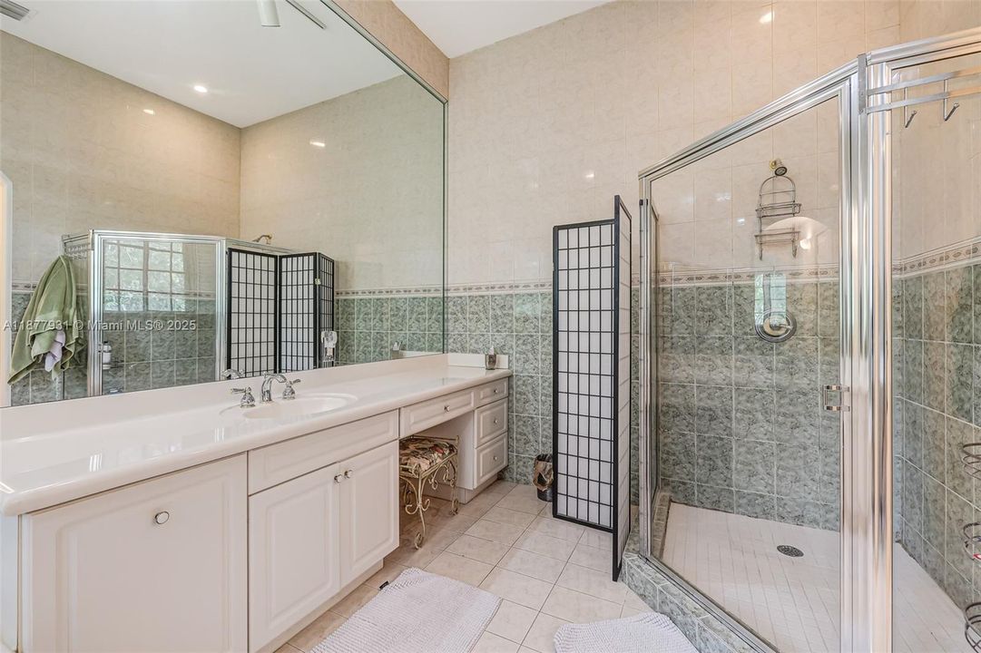 Activo con contrato: $1,424,000 (5 camas, 3 baños, 3267 Pies cuadrados)