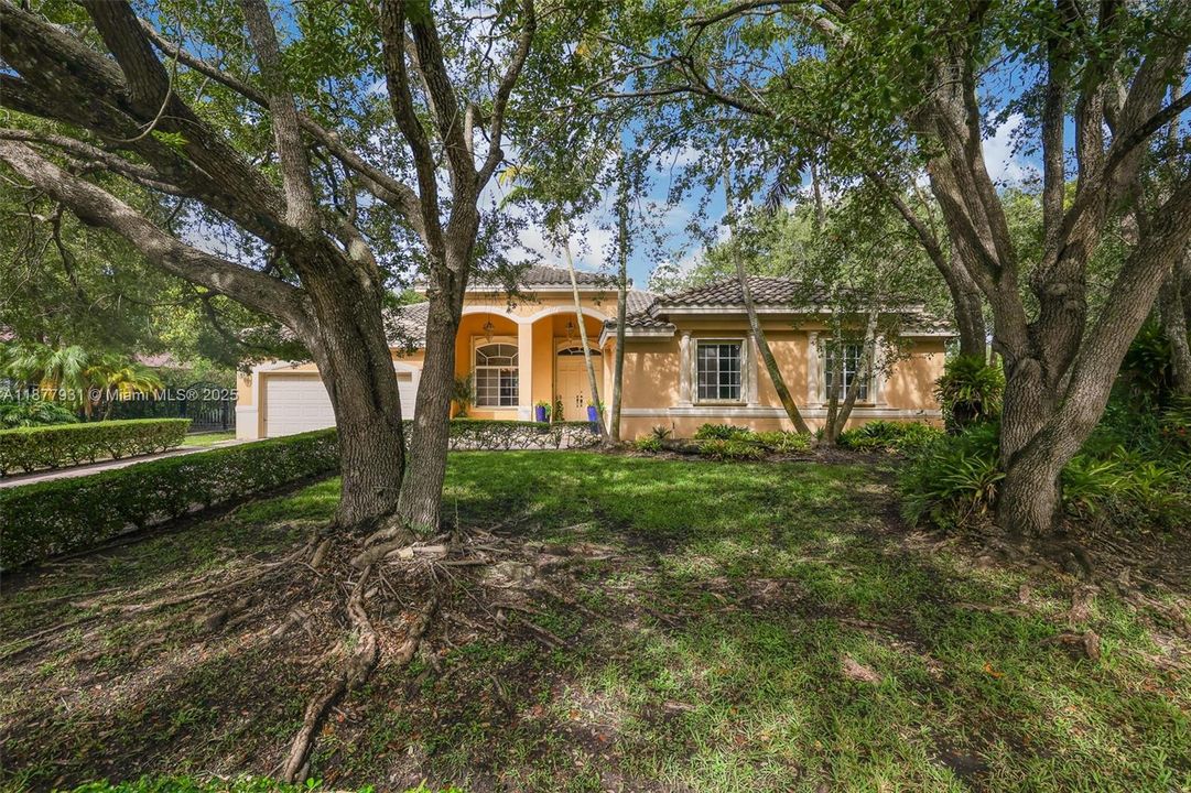 Activo con contrato: $1,424,000 (5 camas, 3 baños, 3267 Pies cuadrados)