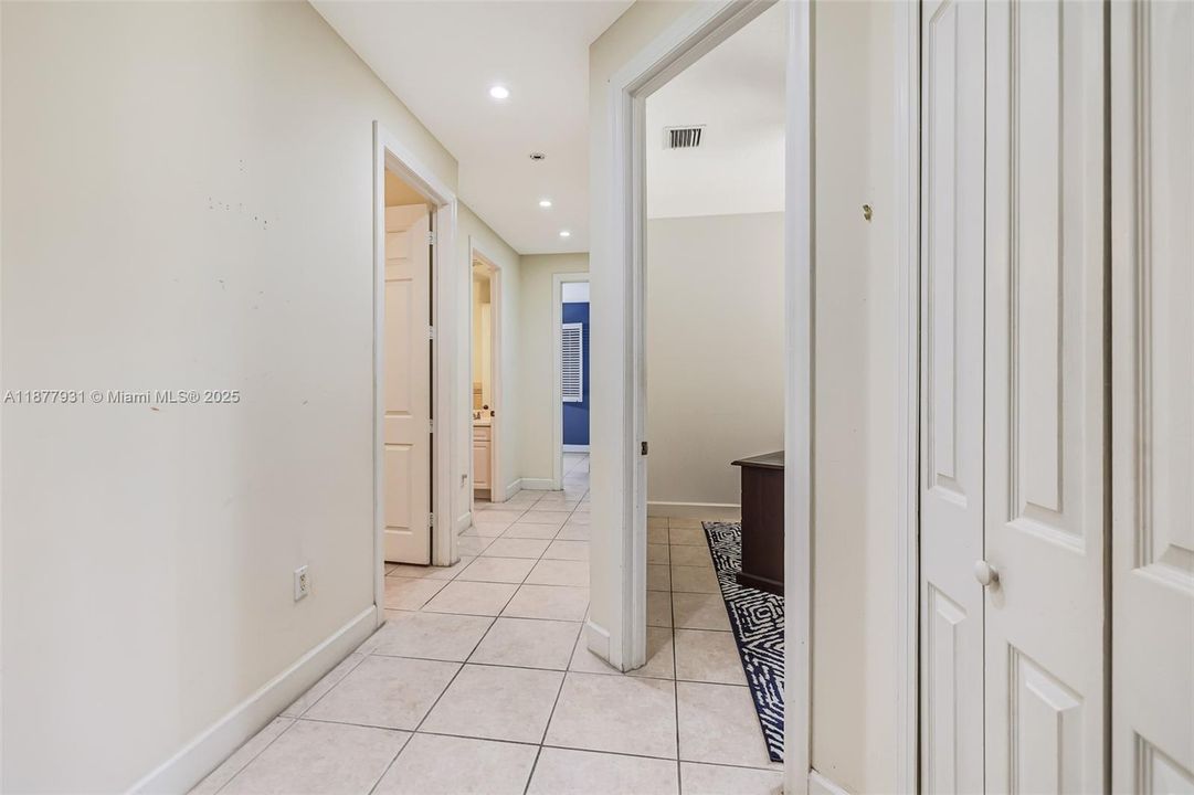 Activo con contrato: $1,424,000 (5 camas, 3 baños, 3267 Pies cuadrados)