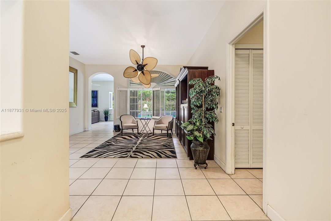 Activo con contrato: $1,424,000 (5 camas, 3 baños, 3267 Pies cuadrados)