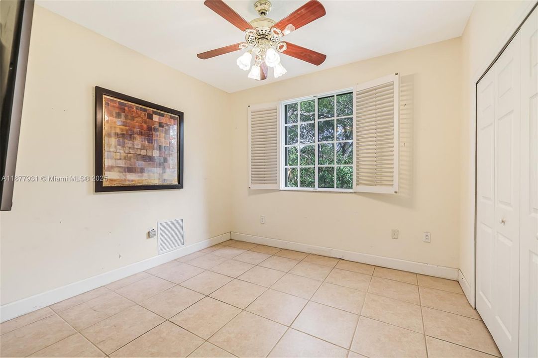 Activo con contrato: $1,424,000 (5 camas, 3 baños, 3267 Pies cuadrados)