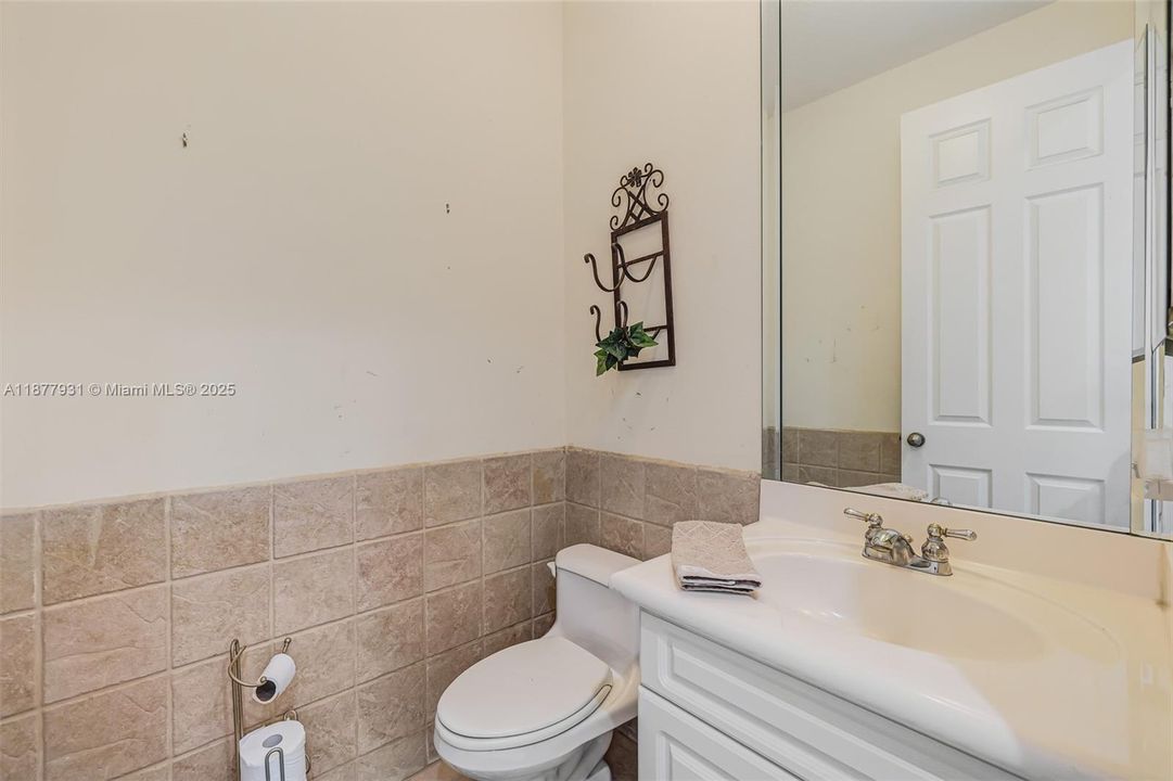 Activo con contrato: $1,424,000 (5 camas, 3 baños, 3267 Pies cuadrados)