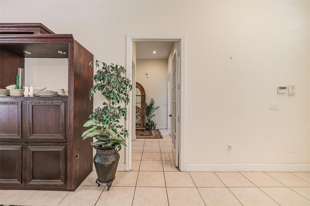 Activo con contrato: $1,424,000 (5 camas, 3 baños, 3267 Pies cuadrados)