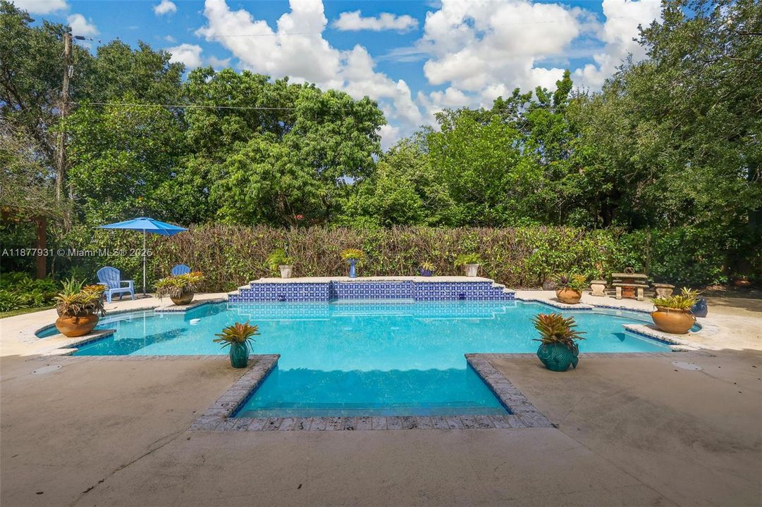 Activo con contrato: $1,424,000 (5 camas, 3 baños, 3267 Pies cuadrados)