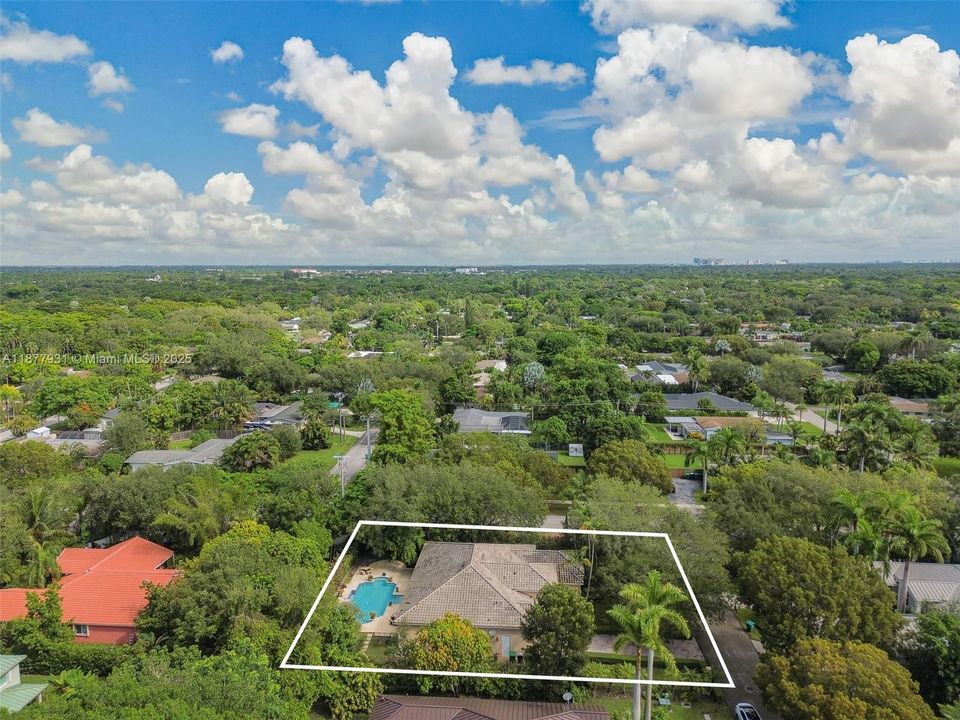 Activo con contrato: $1,424,000 (5 camas, 3 baños, 3267 Pies cuadrados)