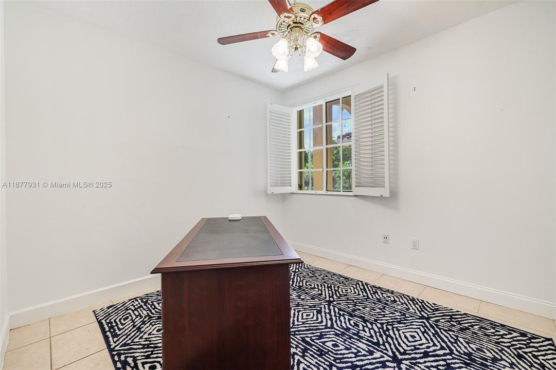 Activo con contrato: $1,424,000 (5 camas, 3 baños, 3267 Pies cuadrados)