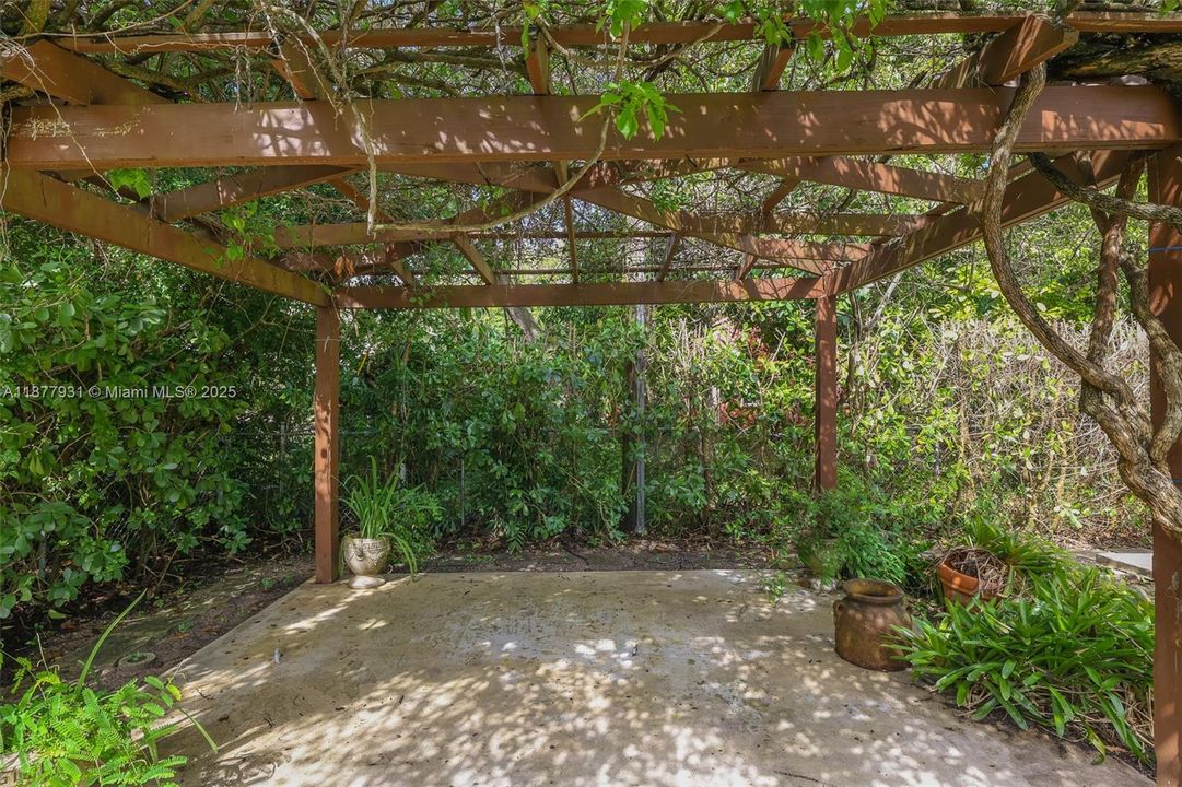 Activo con contrato: $1,424,000 (5 camas, 3 baños, 3267 Pies cuadrados)