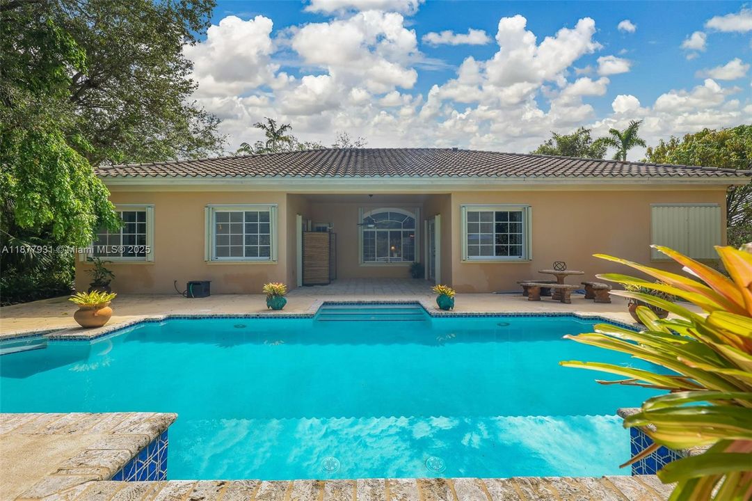 Activo con contrato: $1,424,000 (5 camas, 3 baños, 3267 Pies cuadrados)