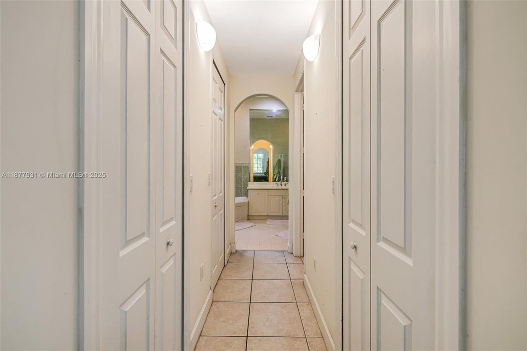 Activo con contrato: $1,424,000 (5 camas, 3 baños, 3267 Pies cuadrados)