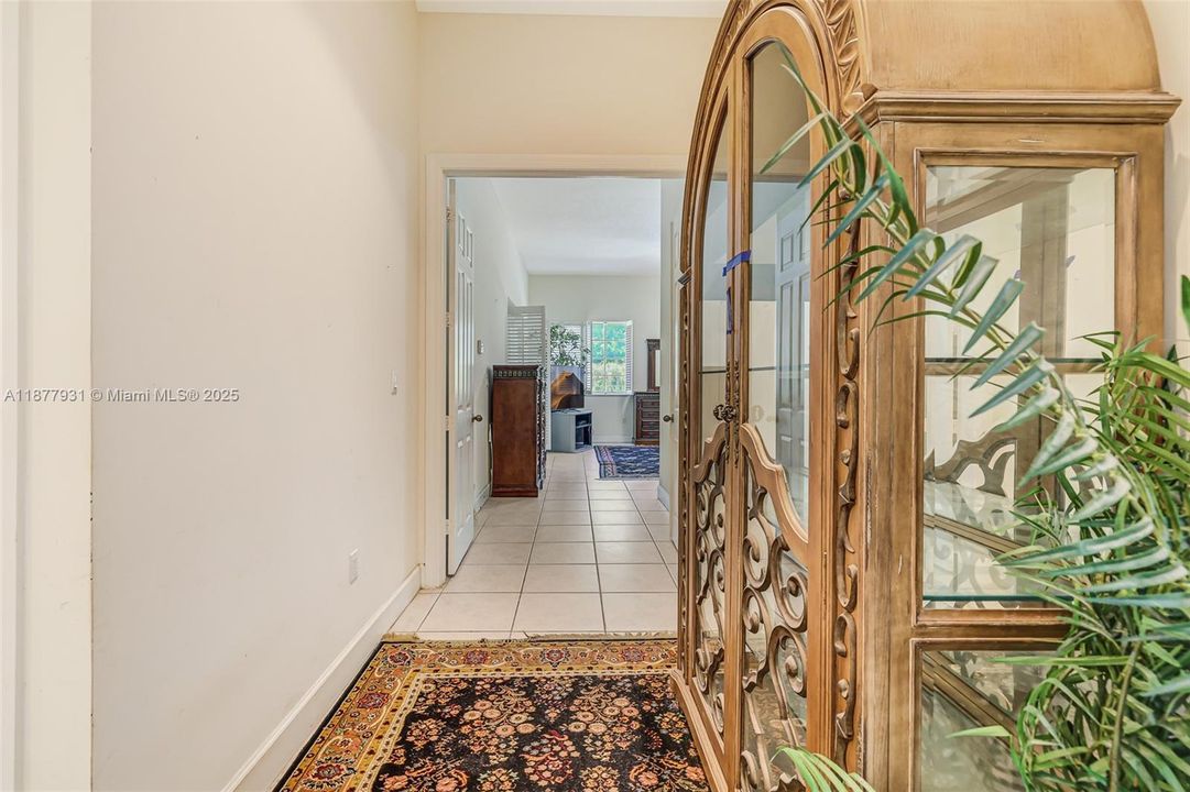 Activo con contrato: $1,424,000 (5 camas, 3 baños, 3267 Pies cuadrados)