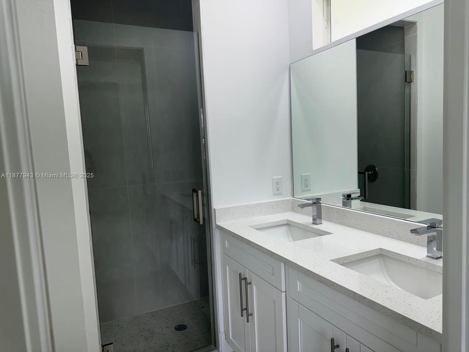 For Rent: $2,000 (3 beds, 2 baths, 1387 Square Feet)