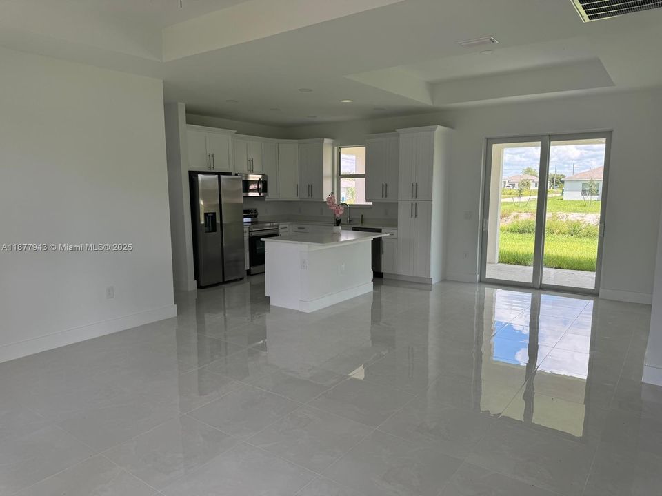 For Rent: $2,000 (3 beds, 2 baths, 1387 Square Feet)
