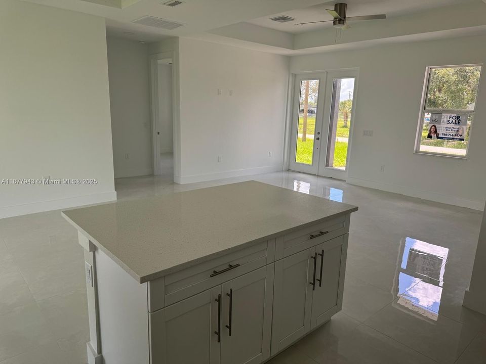 For Rent: $2,000 (3 beds, 2 baths, 1387 Square Feet)