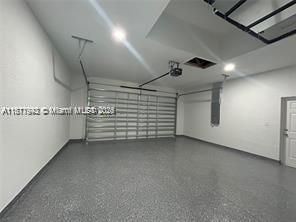 For Rent: $2,000 (3 beds, 2 baths, 1387 Square Feet)