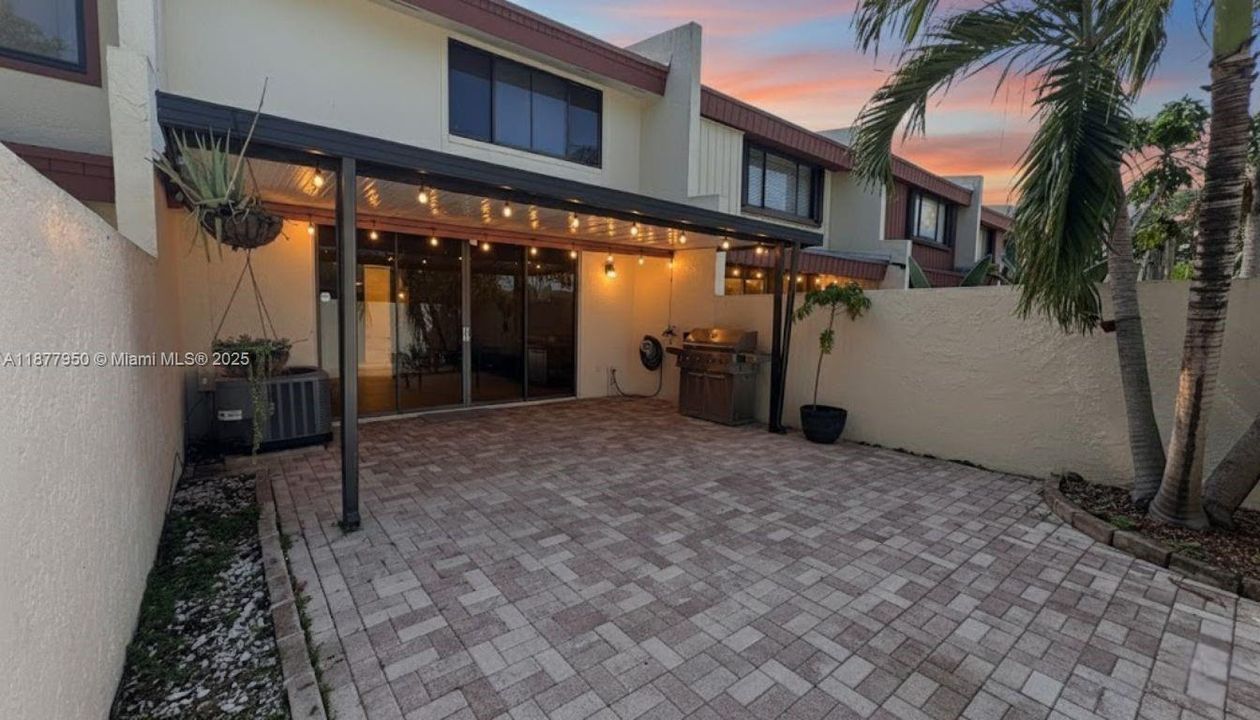 Недавно арендовано: $3,400 (3 спален, 2 ванн, 1714 Квадратных фут)