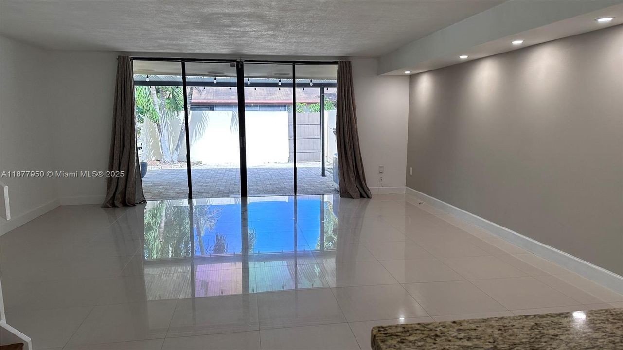 Недавно арендовано: $3,400 (3 спален, 2 ванн, 1714 Квадратных фут)