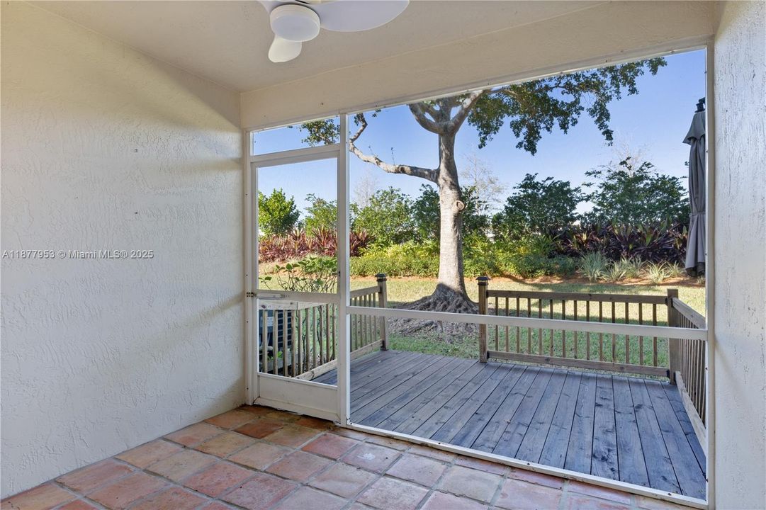 Vendido Recientemente: $429,000 (2 camas, 2 baños, 1110 Pies cuadrados)