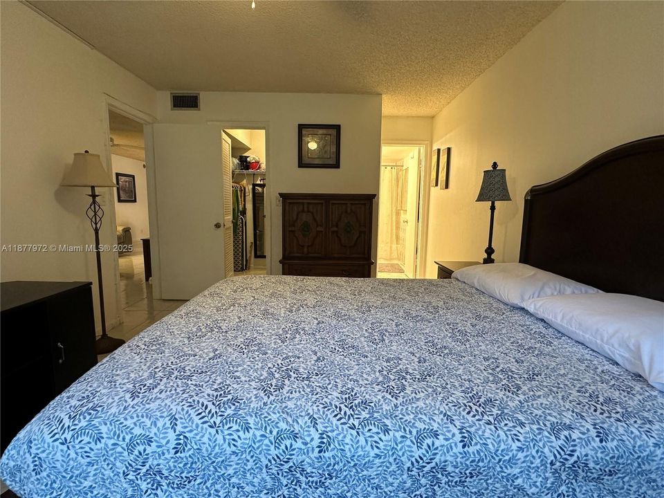 На продажу: $104,900 (1 спален, 1 ванн, 900 Квадратных фут)