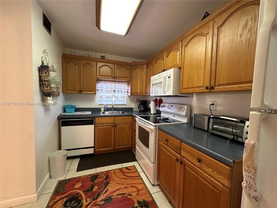 На продажу: $104,900 (1 спален, 1 ванн, 900 Квадратных фут)