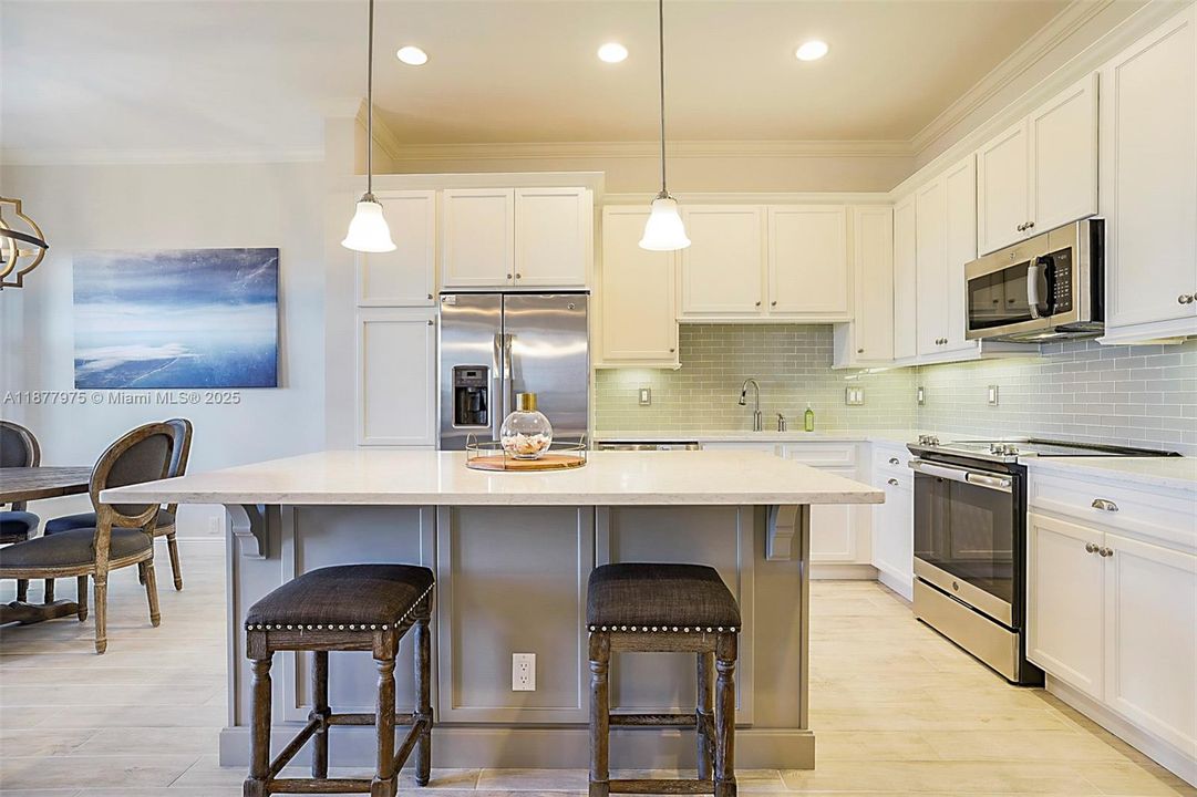 En Venta: $1,190,000 (3 camas, 2 baños, 1995 Pies cuadrados)