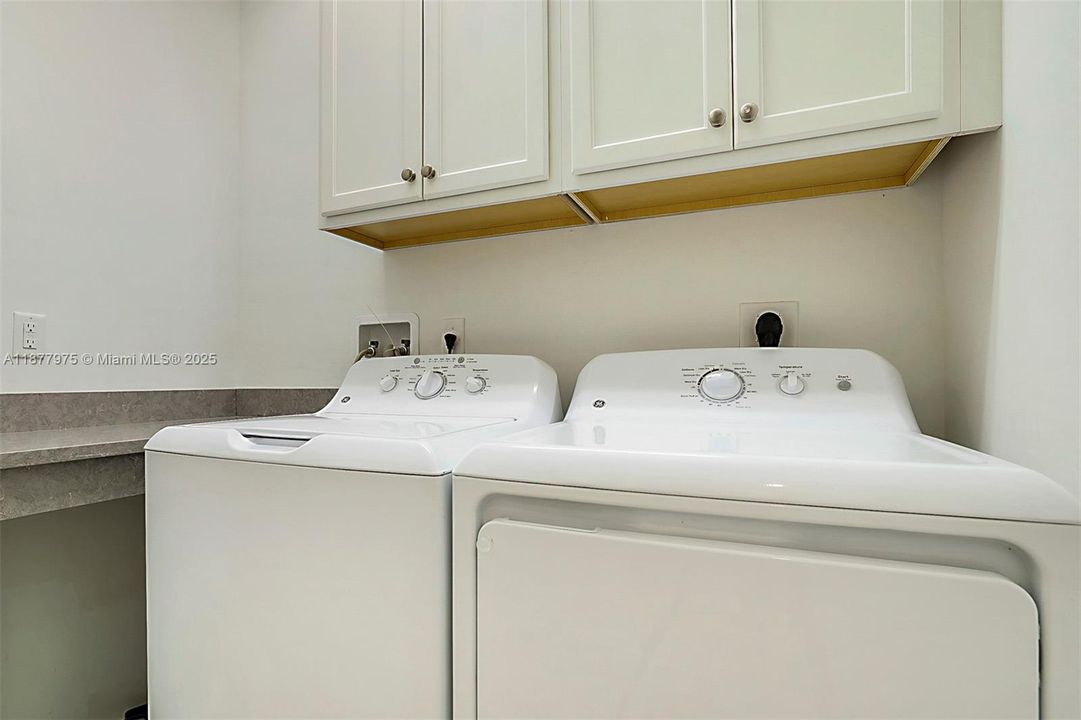 En Venta: $1,190,000 (3 camas, 2 baños, 1995 Pies cuadrados)