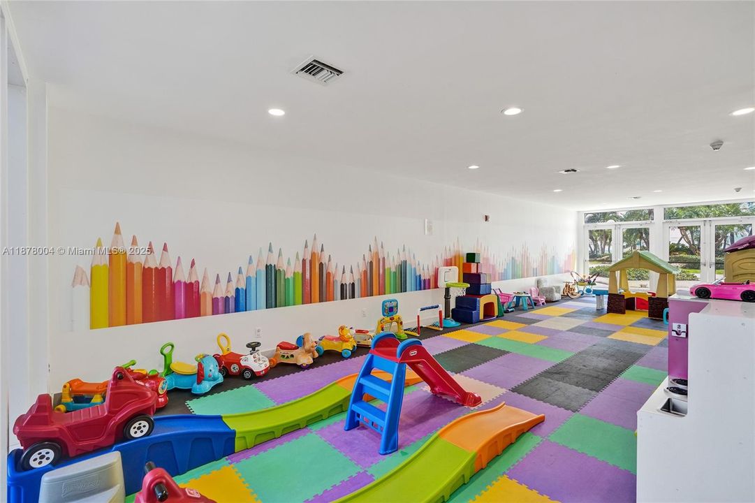 For Sale: $2,500,000 (3 beds, 4 baths, 2665 Square Feet)