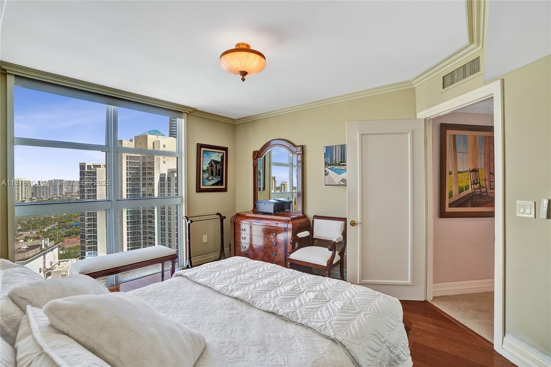For Sale: $2,500,000 (3 beds, 4 baths, 2665 Square Feet)