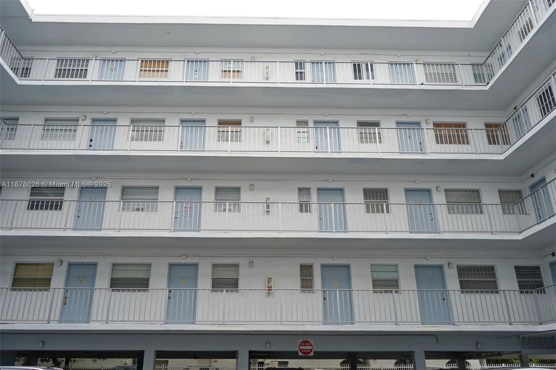 For Sale: $260,000 (0 beds, 1 baths, 423 Square Feet)