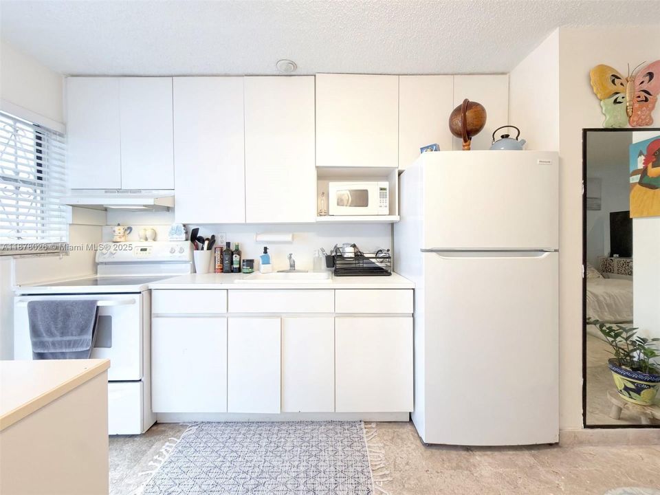 For Sale: $260,000 (0 beds, 1 baths, 423 Square Feet)