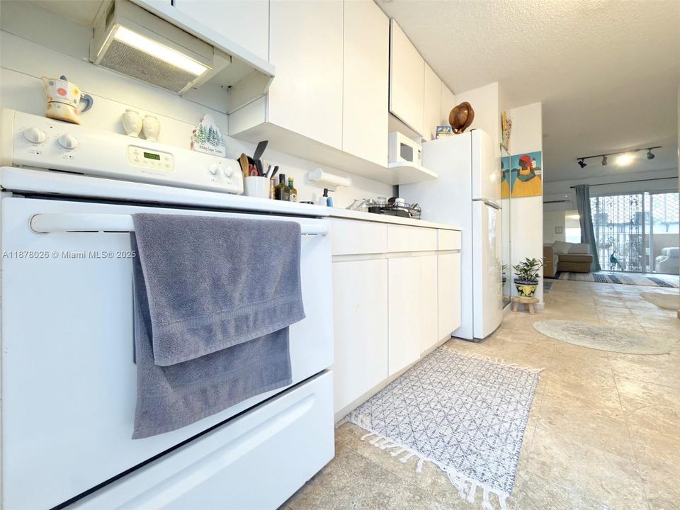 For Sale: $260,000 (0 beds, 1 baths, 423 Square Feet)