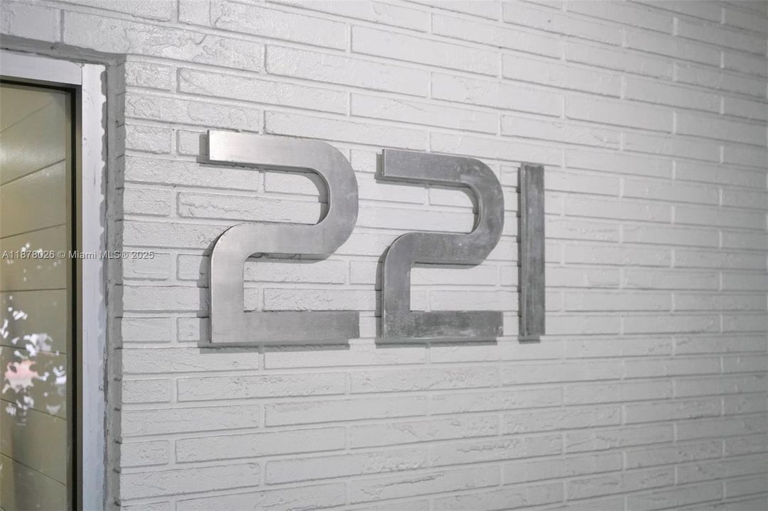 For Sale: $260,000 (0 beds, 1 baths, 423 Square Feet)