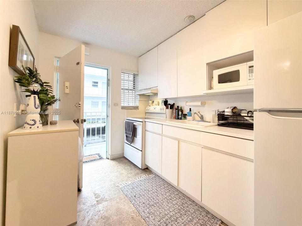 For Sale: $260,000 (0 beds, 1 baths, 423 Square Feet)